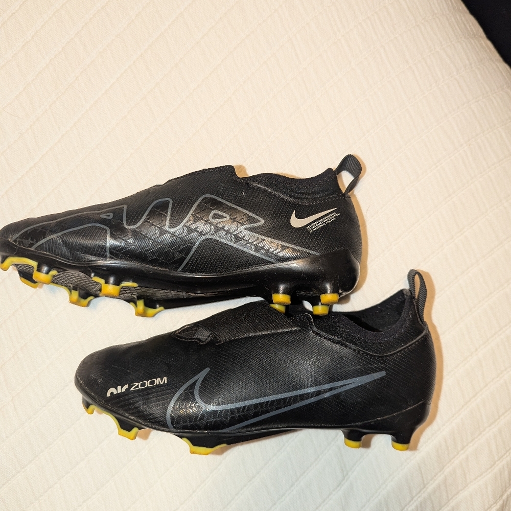 Nike Air Zoom Laceless Soccer Cleats- Youth